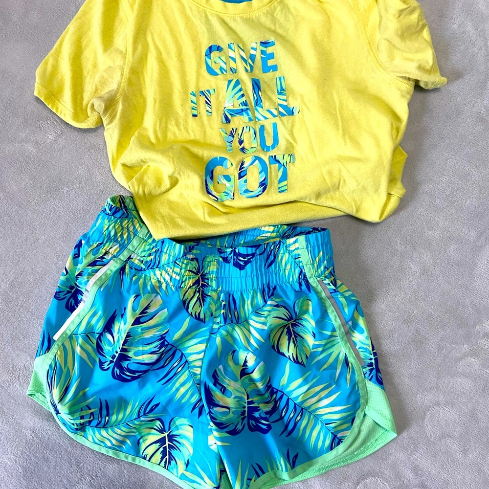 Girls Athletic outfit. Great condition.